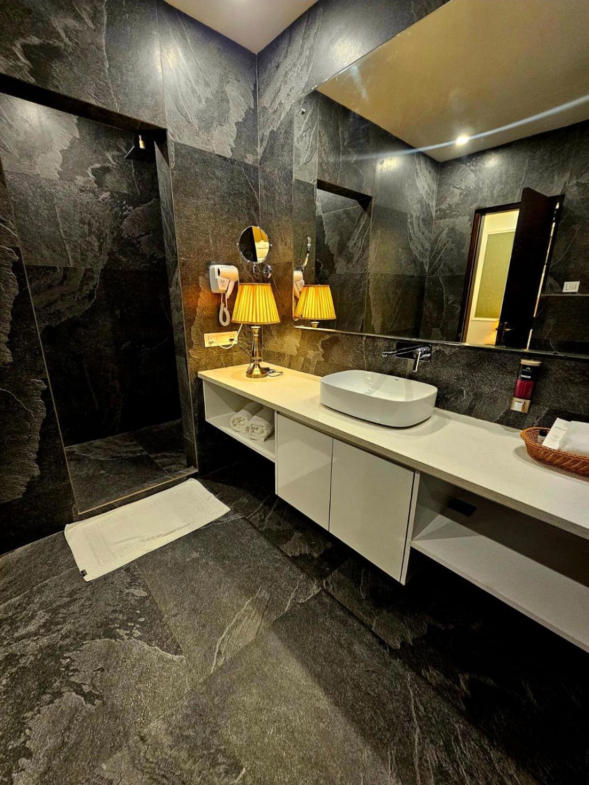 Corbett Tusker Trail Hotel Kashipur Exterior photo